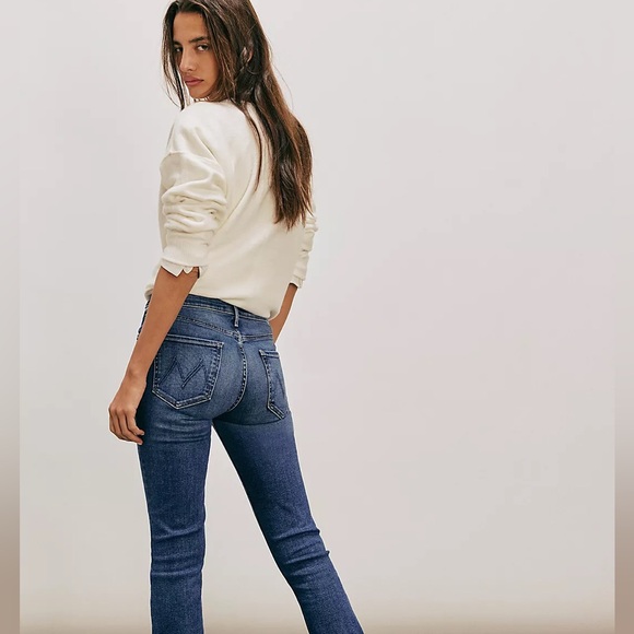 NWOT MOTHER Runaway Fray Flare Leg Jean in Home Run Blue Size 27 - Picture 5 of 16